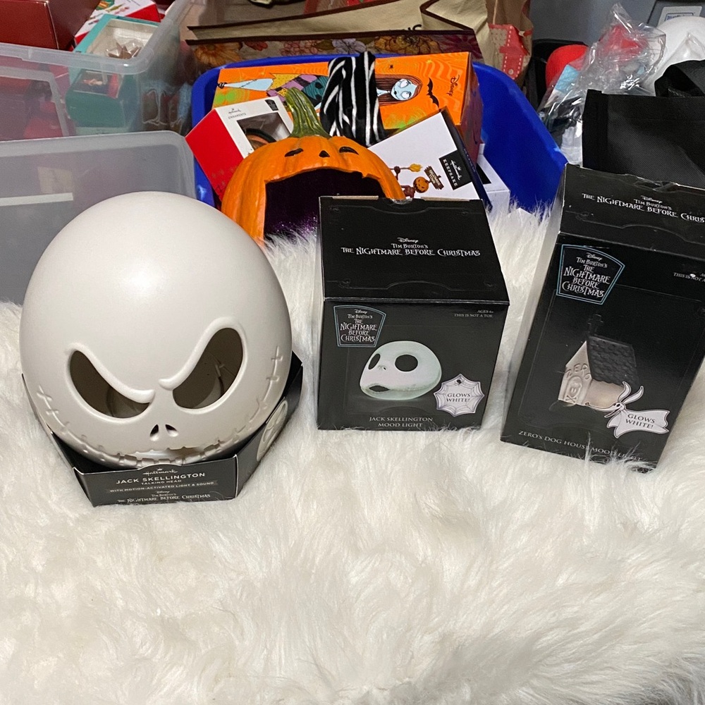 Hallmark Jack Skellington Motion-Activated Decor, Jack & Zero mood lights - Picture 1 of 9